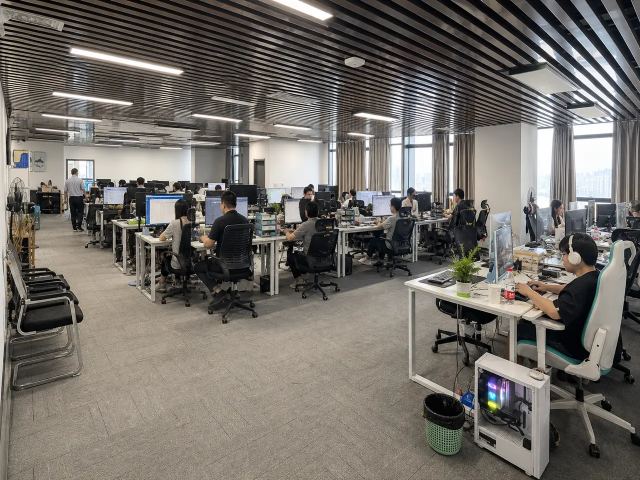 玄枢 AI 办公区全景，团队成员正在处理模型网关和客户接入工作